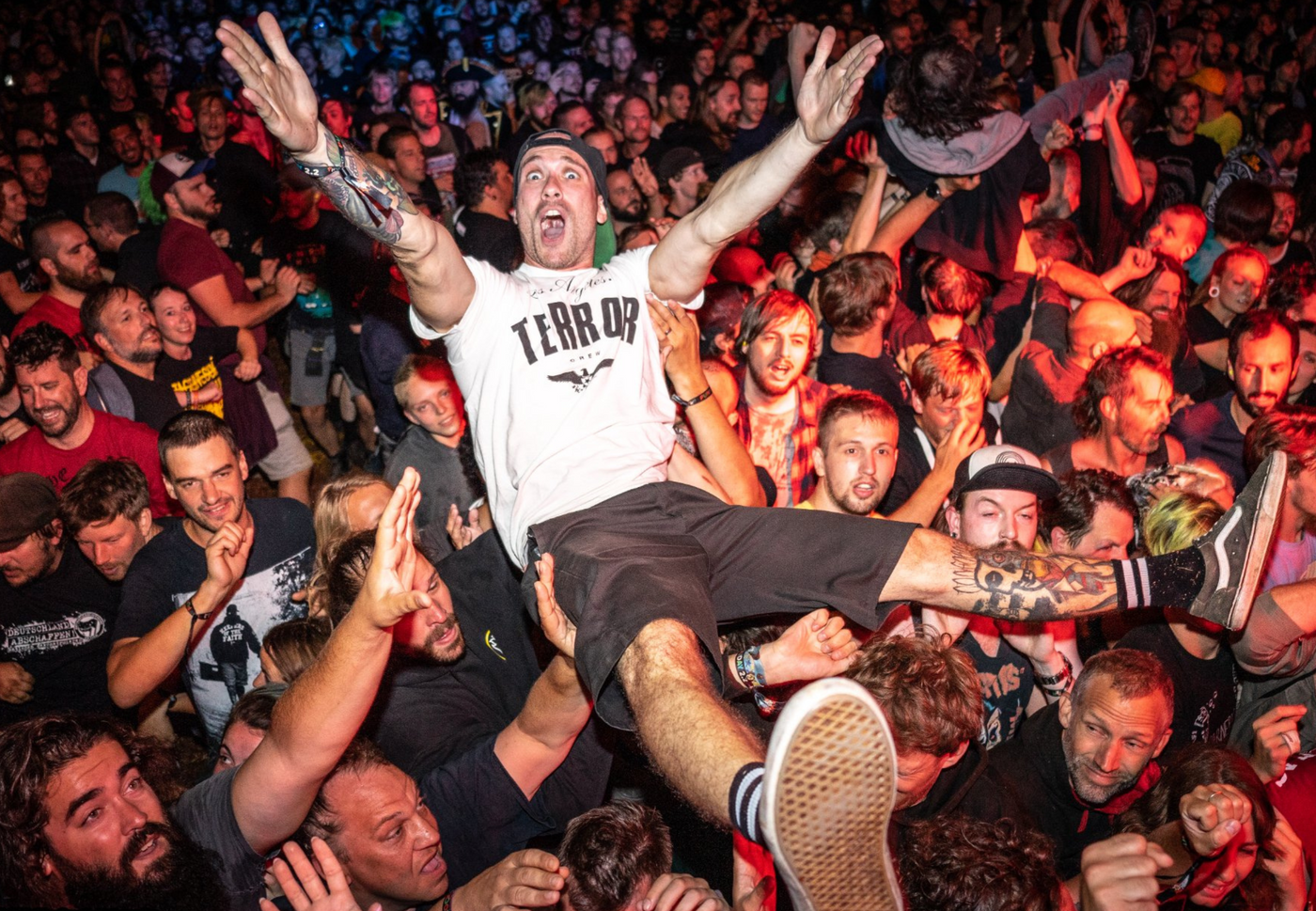 A vibrant collage of top Spanish metalcore bands featured in the American Socks blog, showcasing their unique styles and energy.
